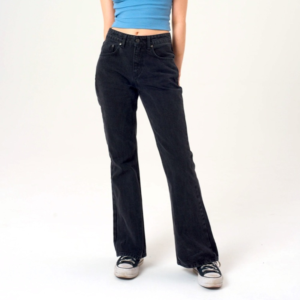 THE RAGGED PRIEST Dakota Flared Jean in Charcoal Size 26